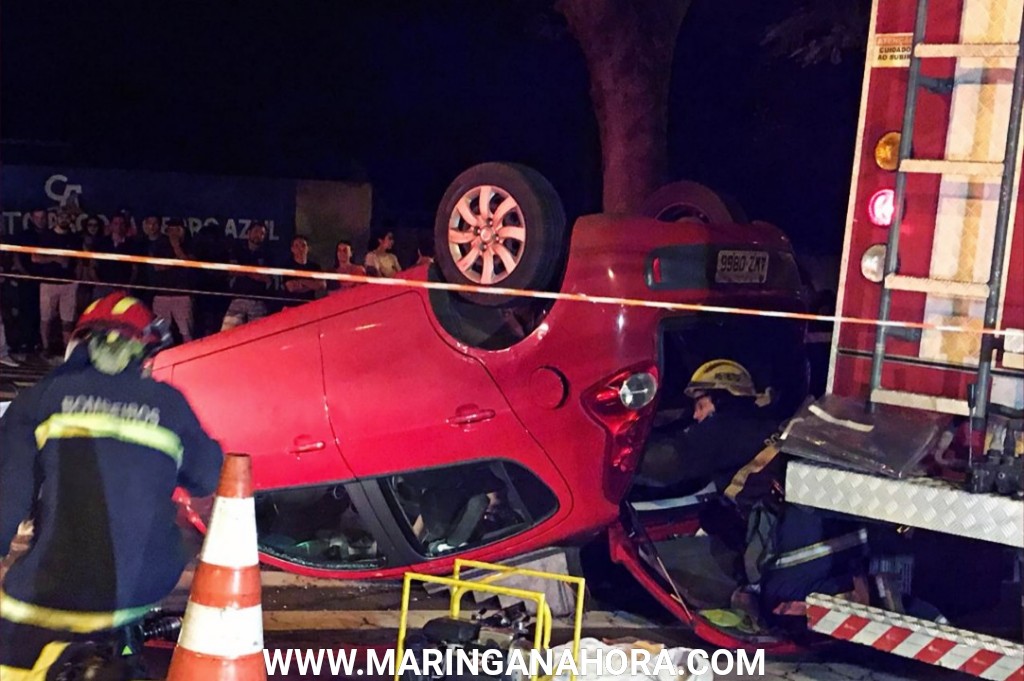 foto de Mulher fica ferida após veículo capotar em Maringá