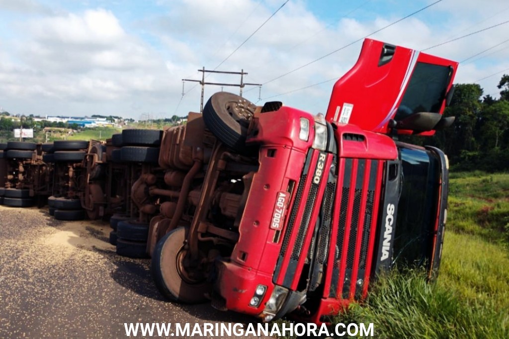 foto de Carreta tomba e espalha soja no Contorno Sul, em Maringá