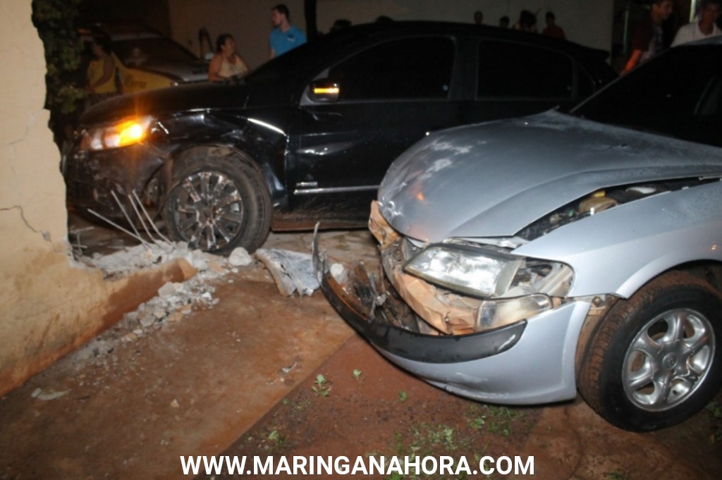 foto de Carros batem em cruzamento e invadem residência no Jardim Monte Cristo em Paiçandu