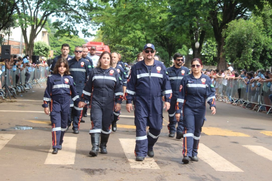 foto de Sarandi comemora 37 anos com desfile e bolo gigante