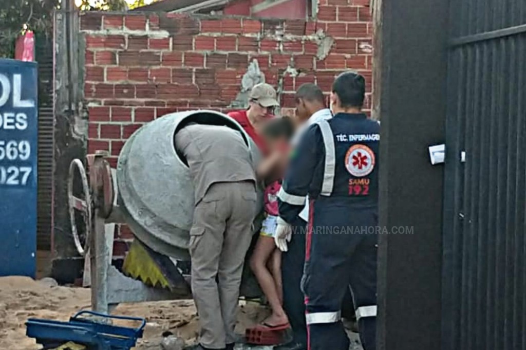 foto de Enquanto brincava, criança tem a mão prensada em betoneira em Paiçandu