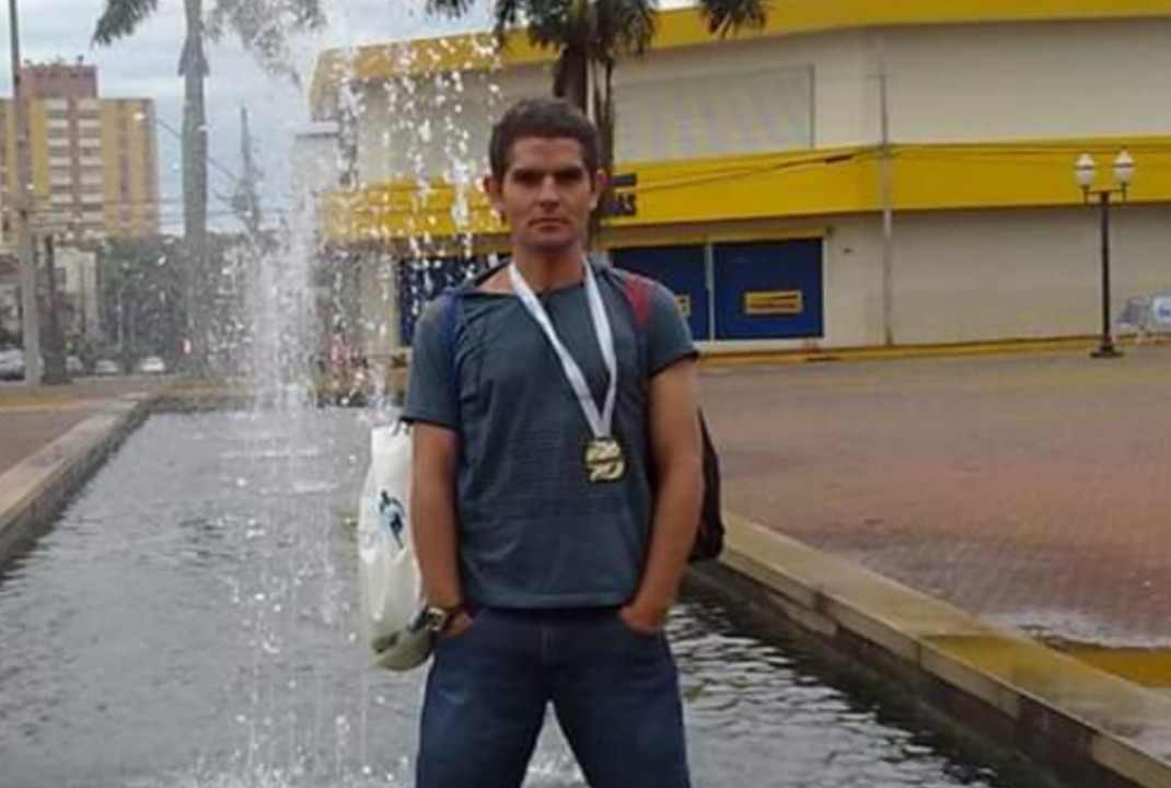 foto de Homem que foi atropelado na marginal da rodovia, é atleta (participa de competições de corrida) morador de Paiçandu