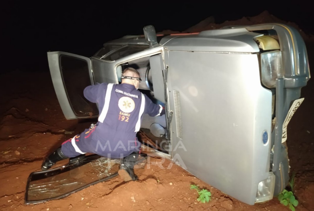 foto de Veículo tomba, após motorista perder o controle da direção ao desviar de cachorro na pista, entre Paiçandu e Água Boa