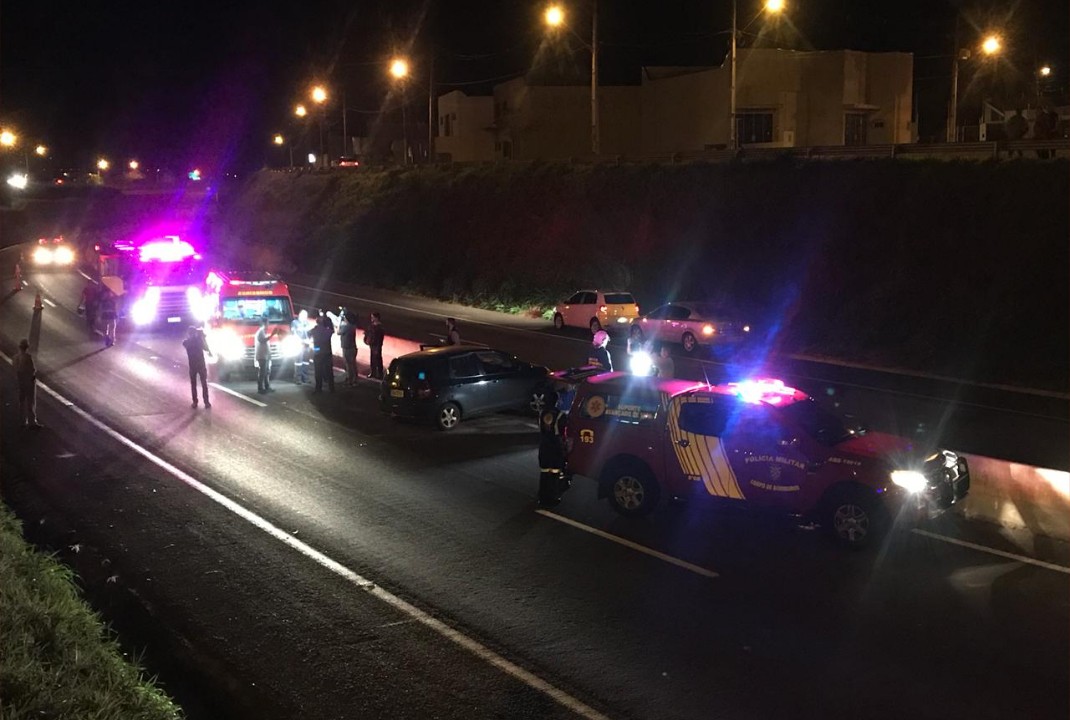 foto de Motorista fica ferido após carro despencar do Contorno Norte em Maringá 