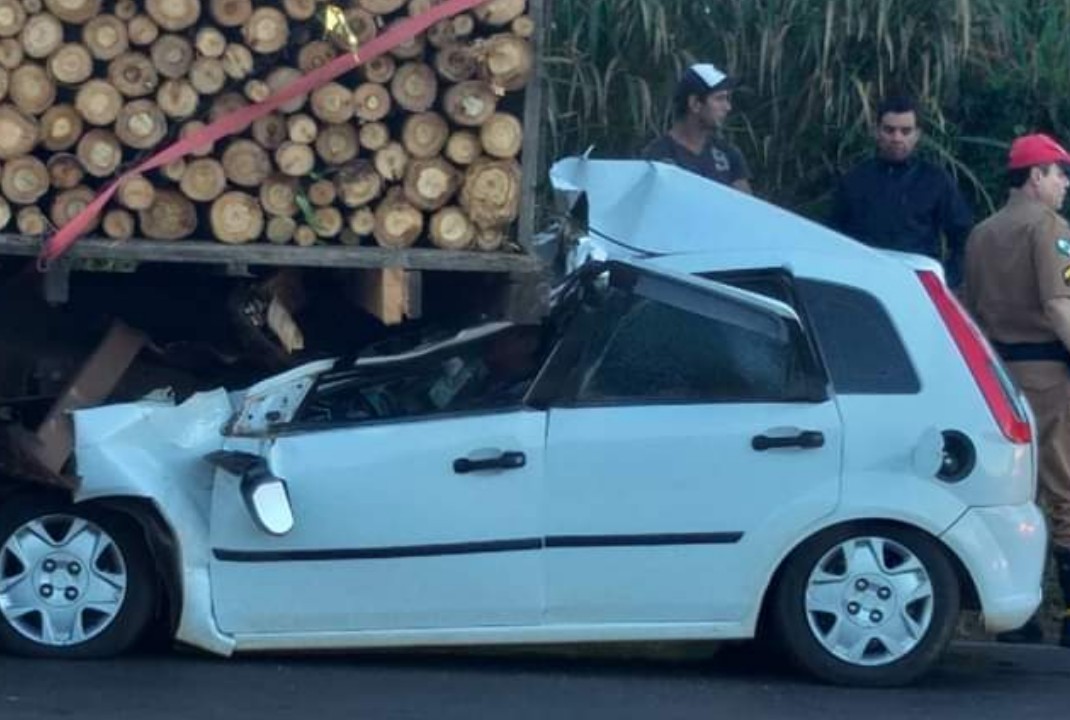 foto de Colisão traseira deixa um morto e outro gravemente ferido neste momento na PR-323