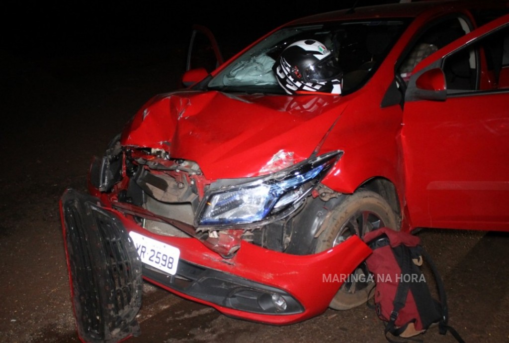 foto de Motorista fica ferida em batida entre carro e carreta na PR-323 entre Paiçandu e Água Boa