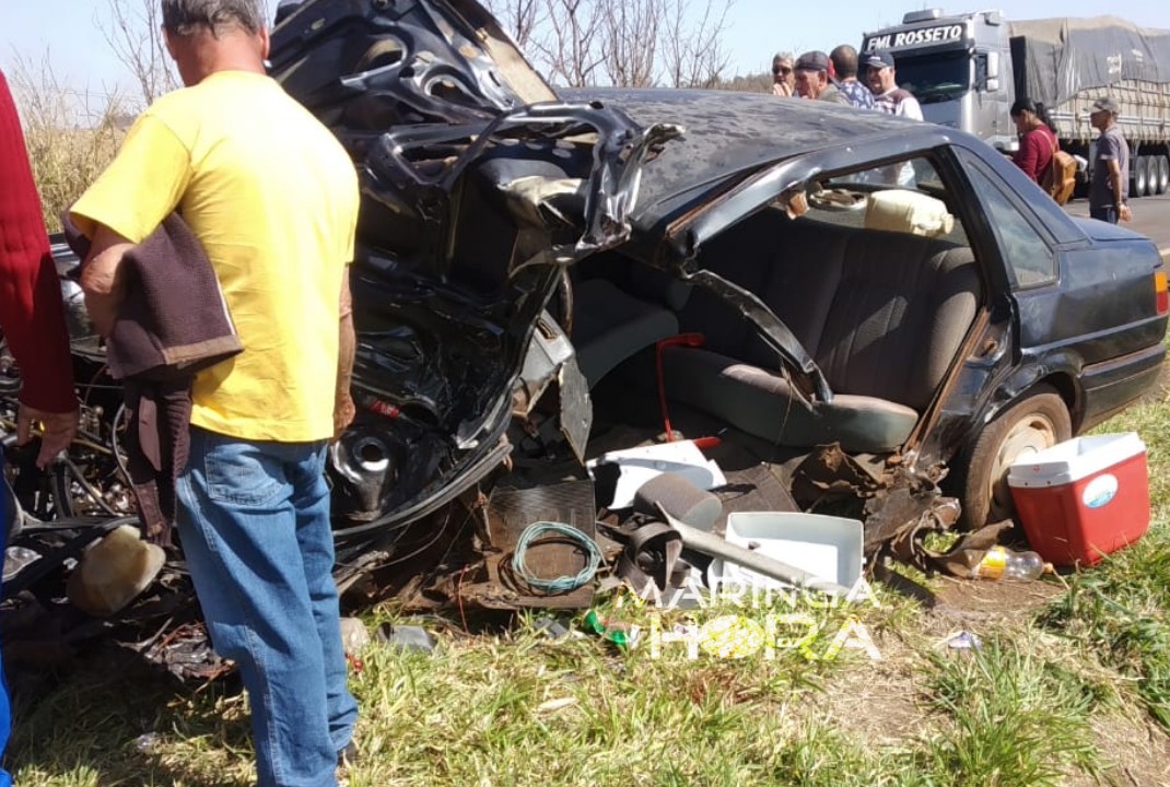 foto de Colisão violenta na rodovia PR-218, carro e carreta entre as cidades de Astorga e Pitangueiras