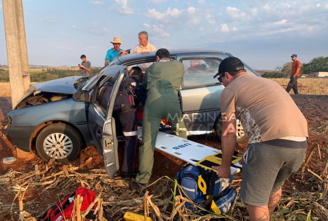 foto de Motorista perde o controle da direção do carro e bate em poste na zona rural de Ivatuba