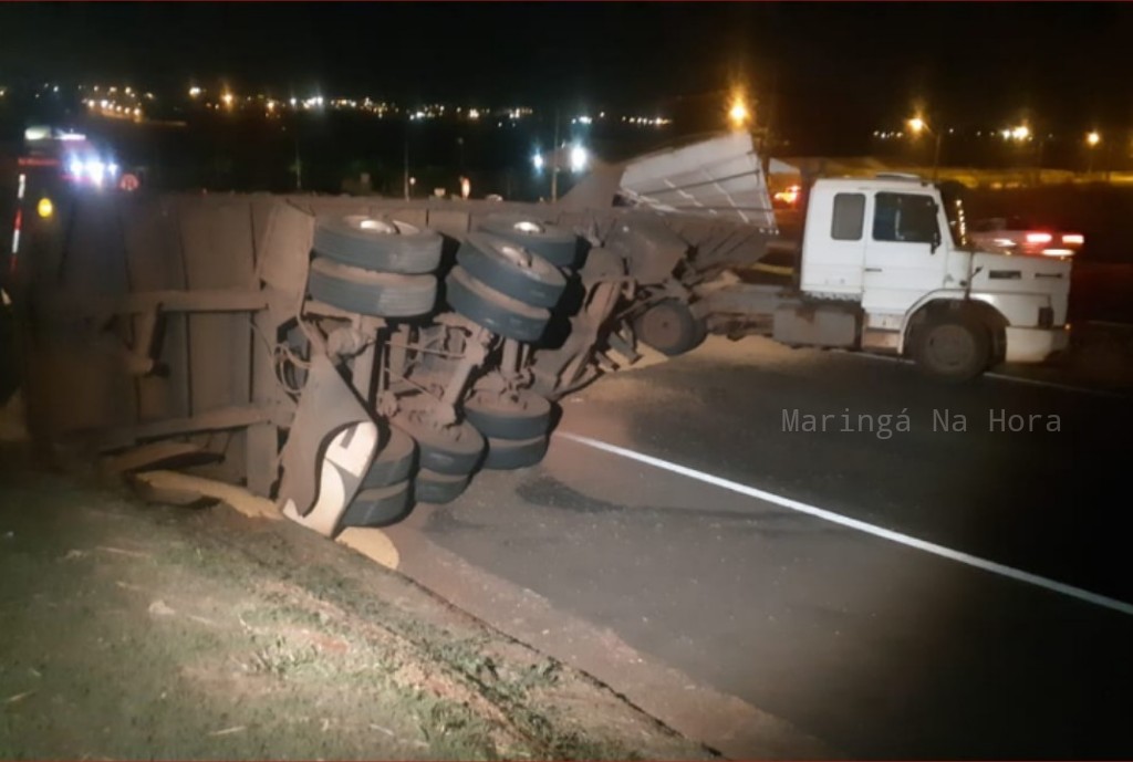 foto de Tombamento de carreta na BR-376 entre Maringá e Distrito de Iguatemi 