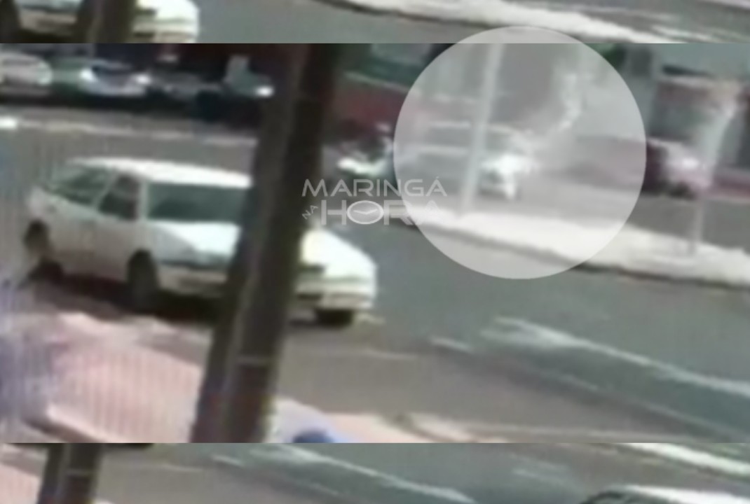 foto de Câmera registra motociclista sendo arremessado em acidente com carro em Maringá; vídeo