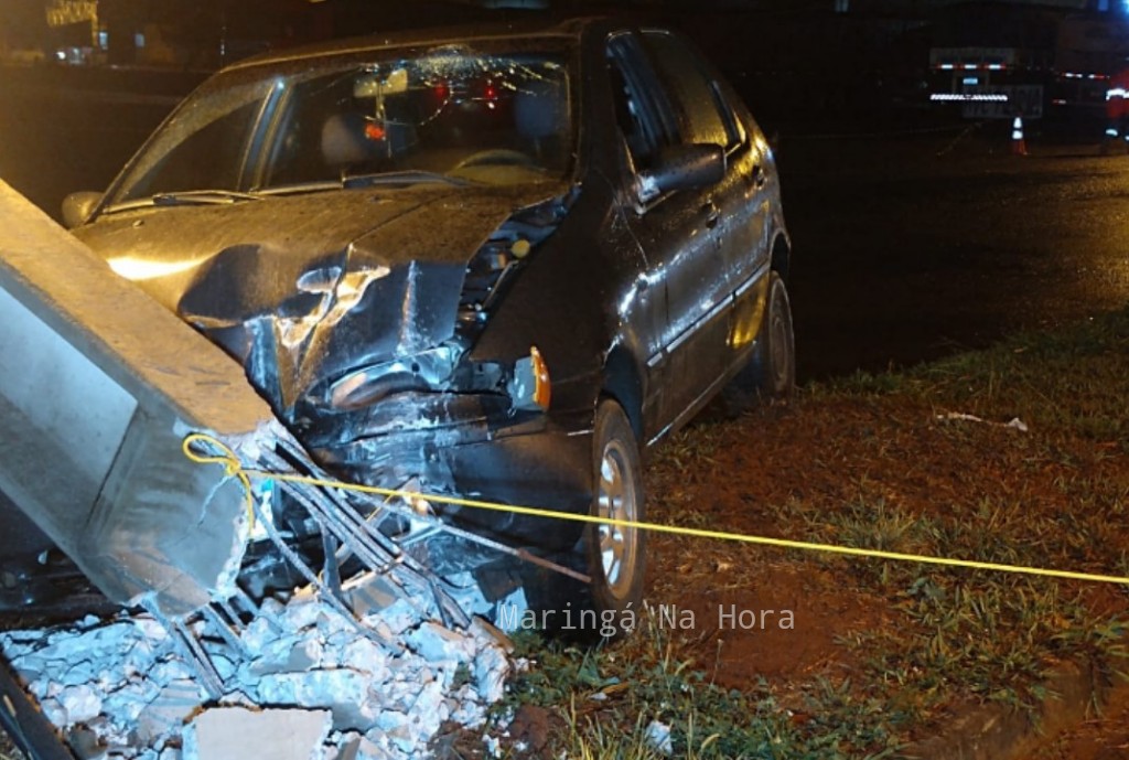 foto de Motorista fica ferido após perder o controle da direção de carro e bater contra poste em Paiçandu