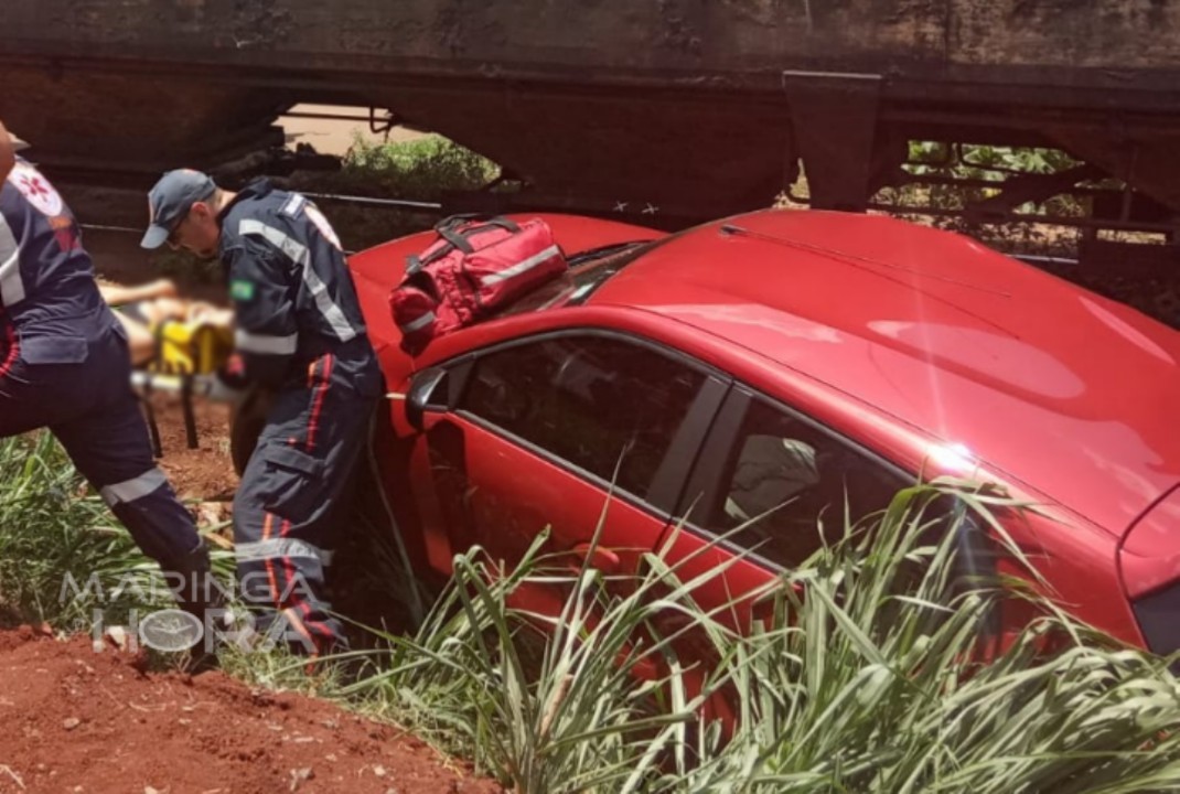 foto de Carro é atingido e arrastado por trem em Sarandi 