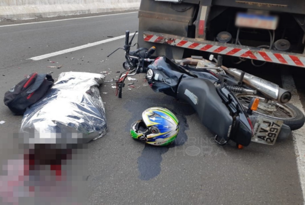 foto de Motociclista morre após bater na traseira de caminhão, em Maringá