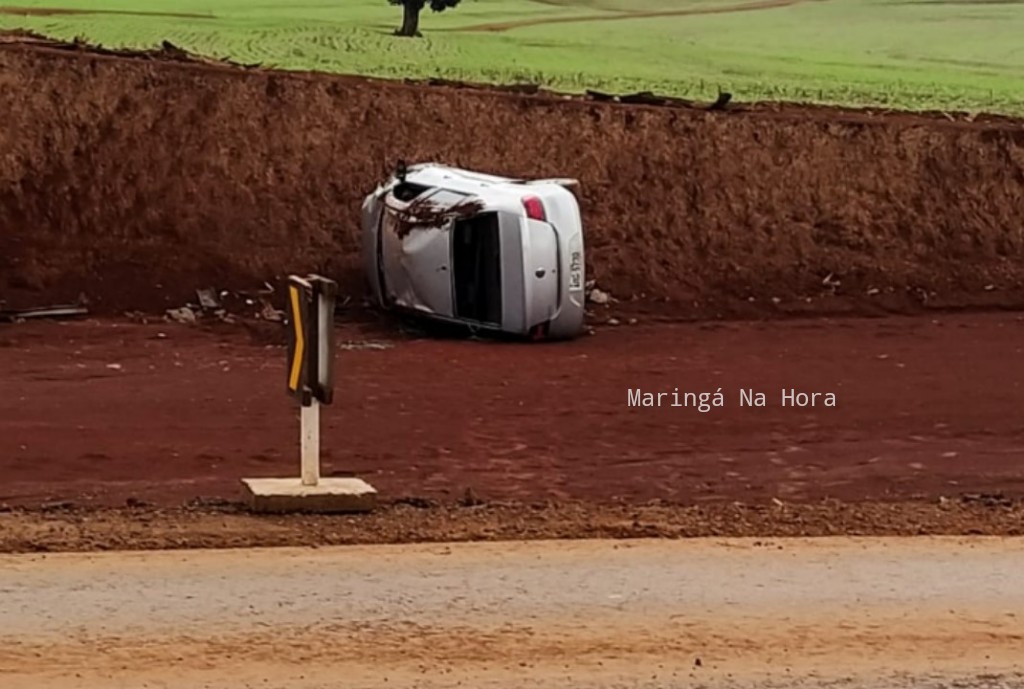 foto de Motorista fica ferido em capotamento registrado na PR-323 próximo ao Distrito de Água Boa