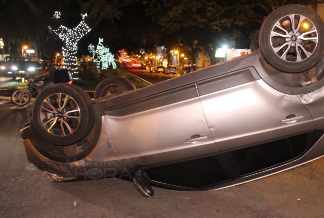 foto de Mulher é socorrida ao capotar carro em Maringá