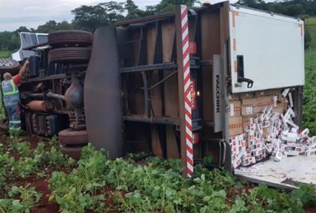 foto de Motorista de caminhão com cigarro contrabandeado do Paraguai morre em confronto com a polícia