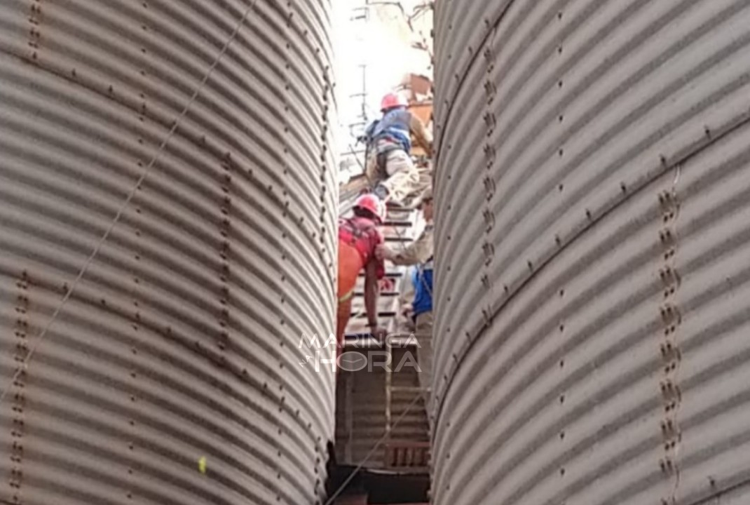 foto de Trabalhador é resgatado após ficar parcialmente soterrado em silo com soja