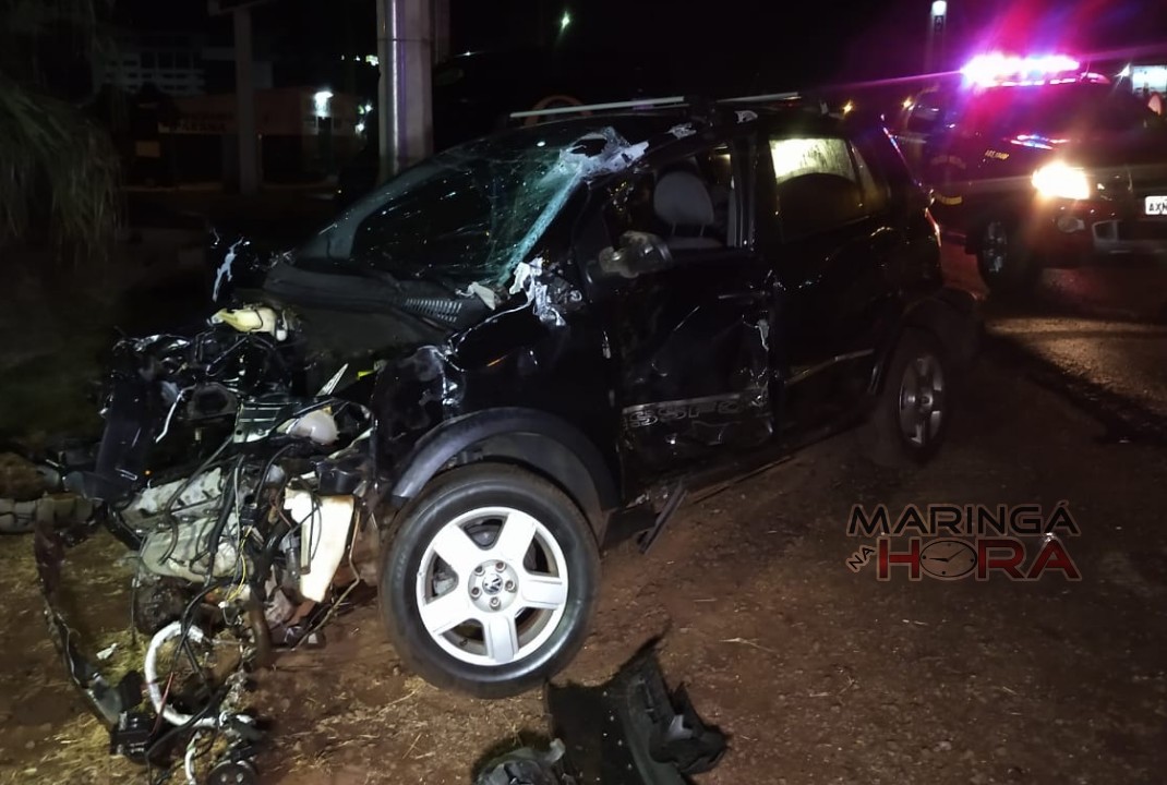 foto de Colisão entre carro e carreta na PR-317, deixa pai e filhas feridos