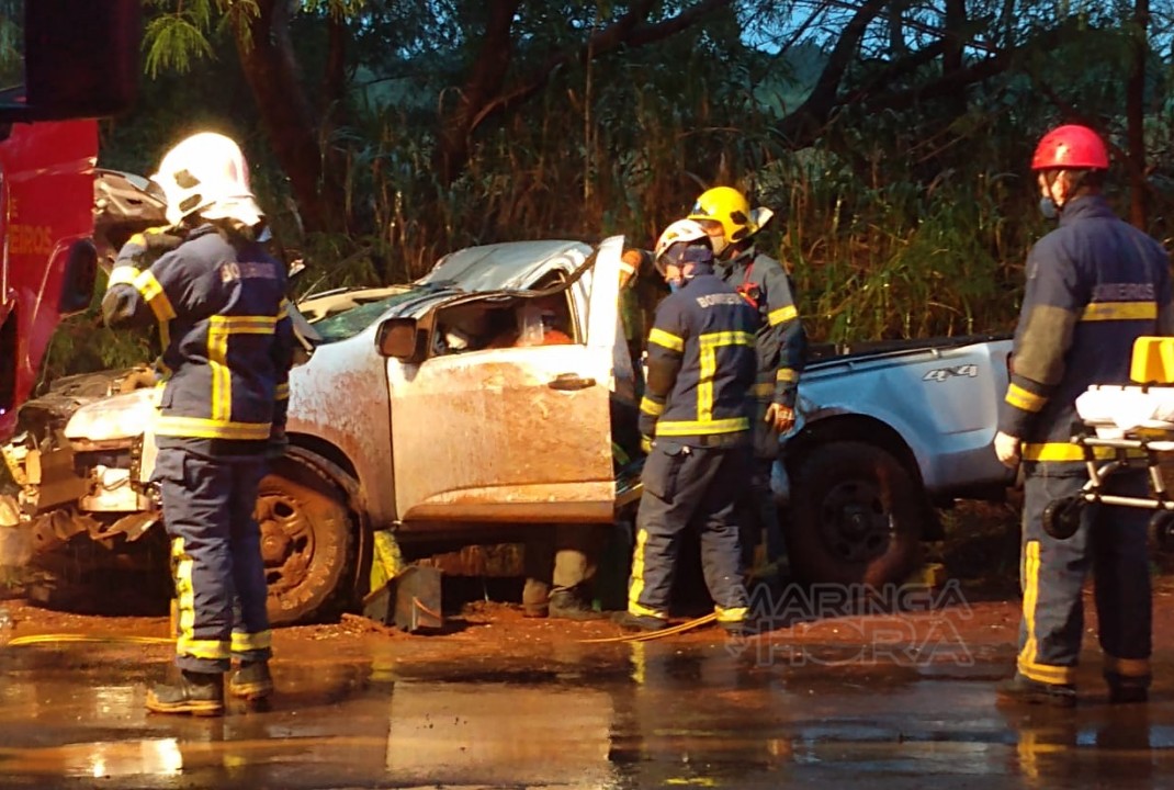 foto de Casal fica ferido após caminhonete bater contra árvore na PR-323