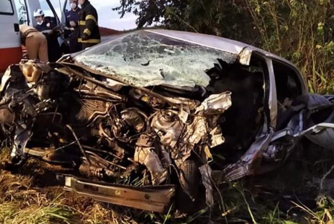 foto de Morador de Maringá bate carro carregado com maconha em carreta e morre entre Nova Esperança e Paranacity