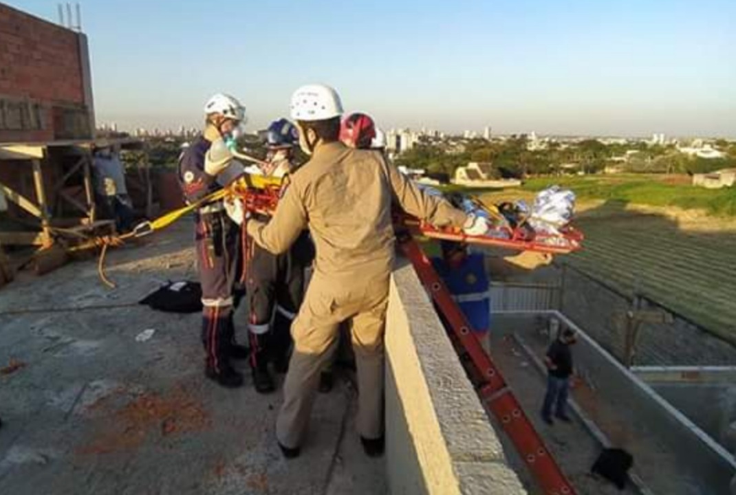 foto de Trabalhador sofre ferimentos graves ao cair de sobrado em construção