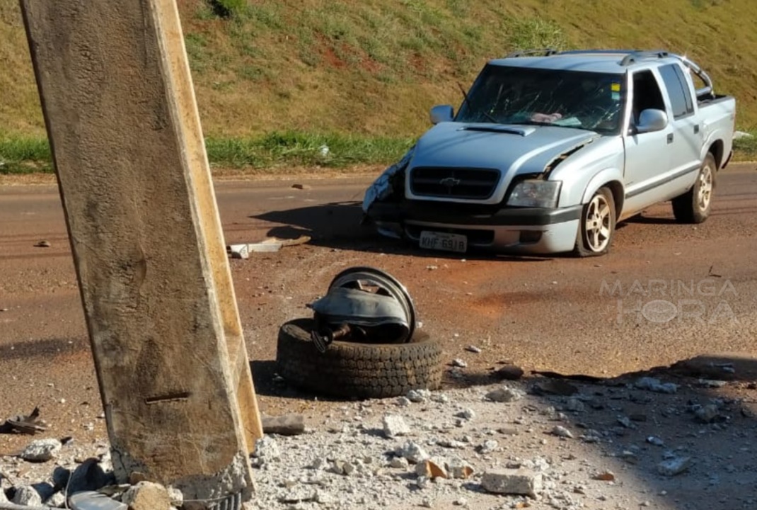 foto de Motorista passa mal e colide caminhonete contra poste na marginal da rodovia PR-323