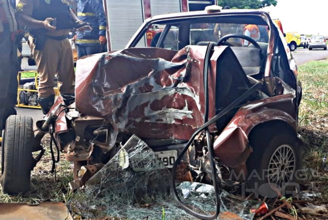 foto de Três pessoas ficam feridas após carro bater em árvore entre as cidades de Mandaguaçu e Ourizona