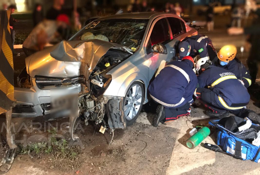 foto de Motorista é socorrido inconsciente após bater carro contra mureta de concreto, em Maringá