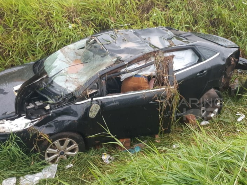 foto de Capotamento entre o Distrito de Iguatemi e a cidade Mandaguaçu deixa quatro pessoas feridas