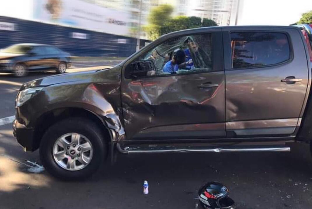 foto de Maringá; homem fica inconsciente em acidente envolvendo moto e caminhonete