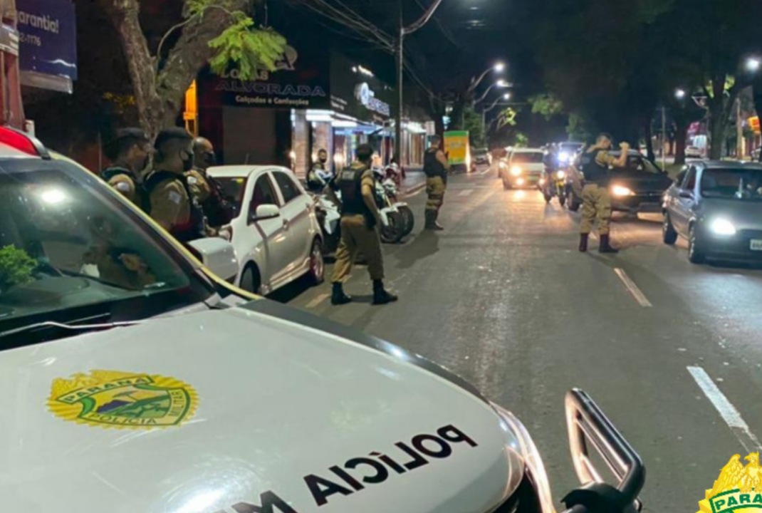 foto de GGI autua dois bares, multa cinco pessoas e apreende 22 veículos na noite desta sexta, 4, em Maringá 