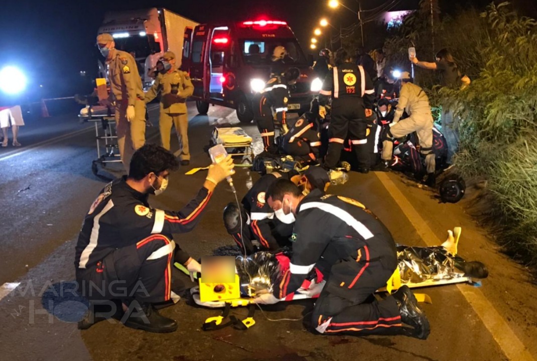 foto de Carro invade pista contrária e bate em 4 motociclistas no Contorno Sul de Maringá