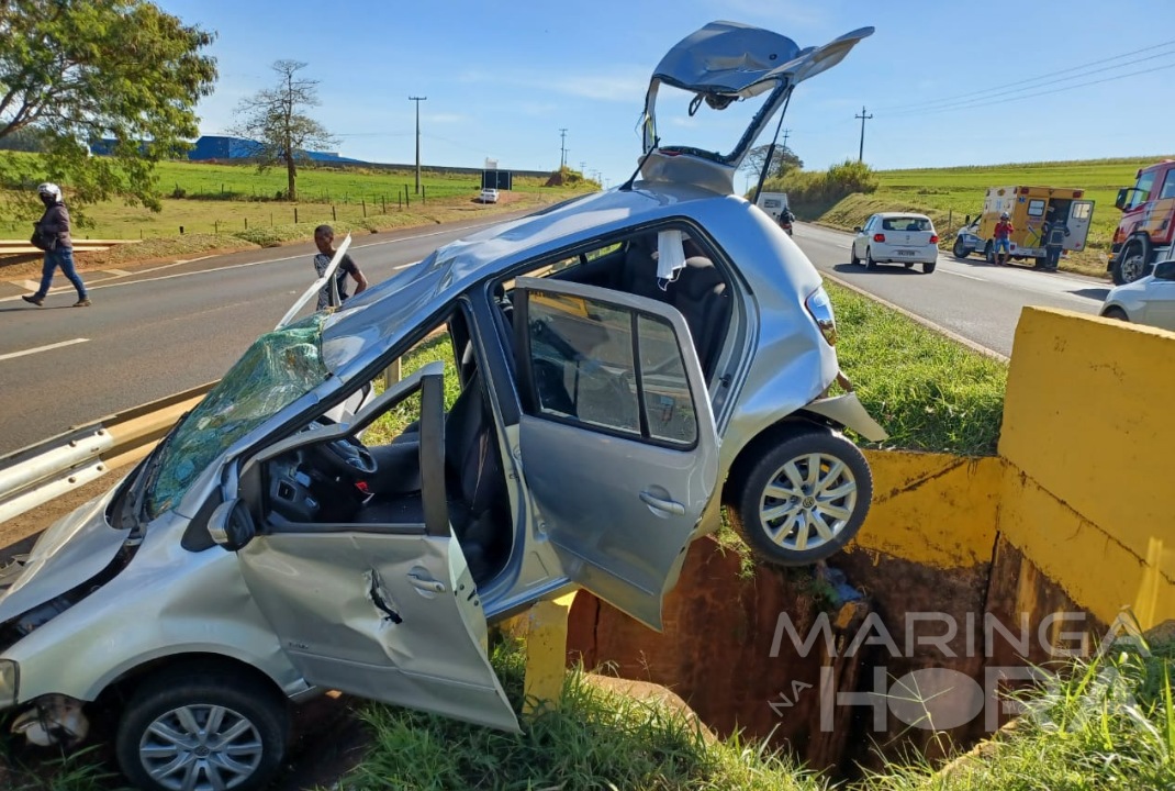 foto de Colisão traseira entre carro e caminhão deixa mulher ferida na BR-376