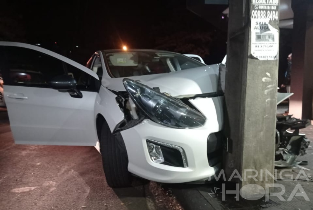 foto de Motorista com sintomas de embriaguez, foge da polícia, bate carro contra poste em Maringá