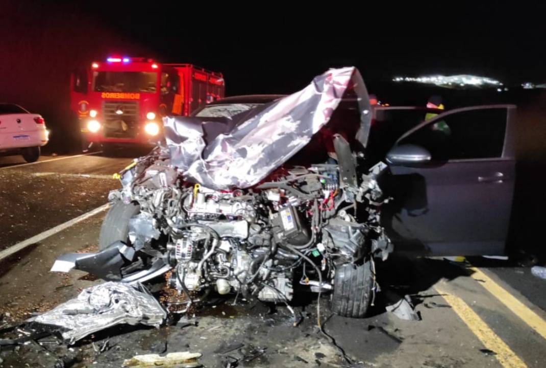 foto de Acidente termina com duas mortes e feridos na rodovia, em Mandaguari