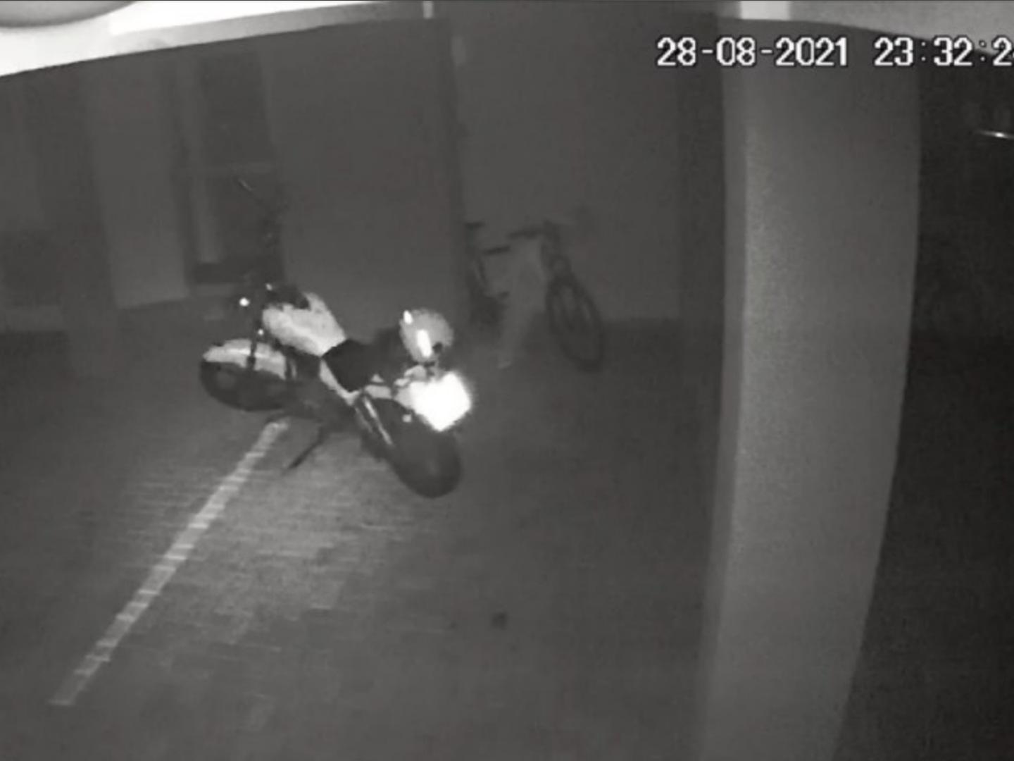 foto de Vídeo com moto fantasma em prédio no Paraná viraliza na web