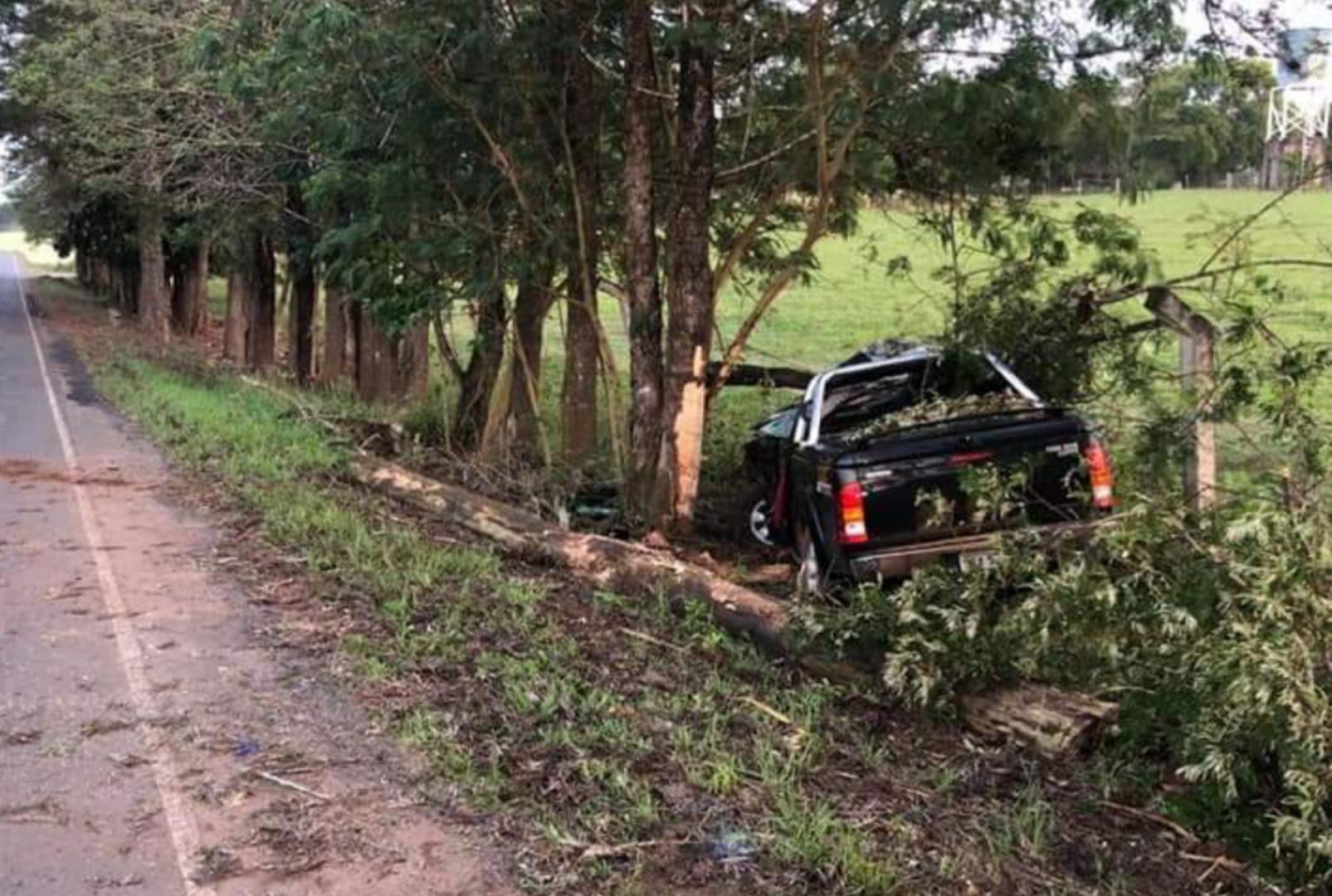 foto de Adolescente de 16 anos morre após bater caminhonete em árvore no Norte do Paraná