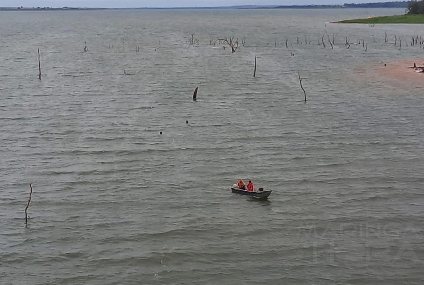 foto de Barco vira com quatro pessoas e deixa desaparecidos no norte do Paraná