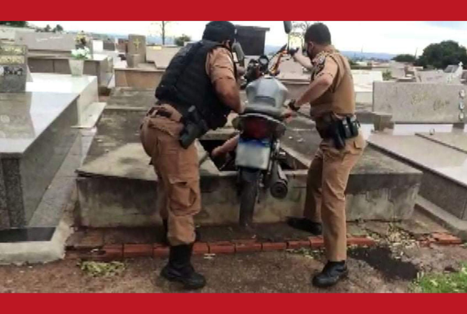 foto de Moto roubada é encontrada dentro de túmulo no Paraná