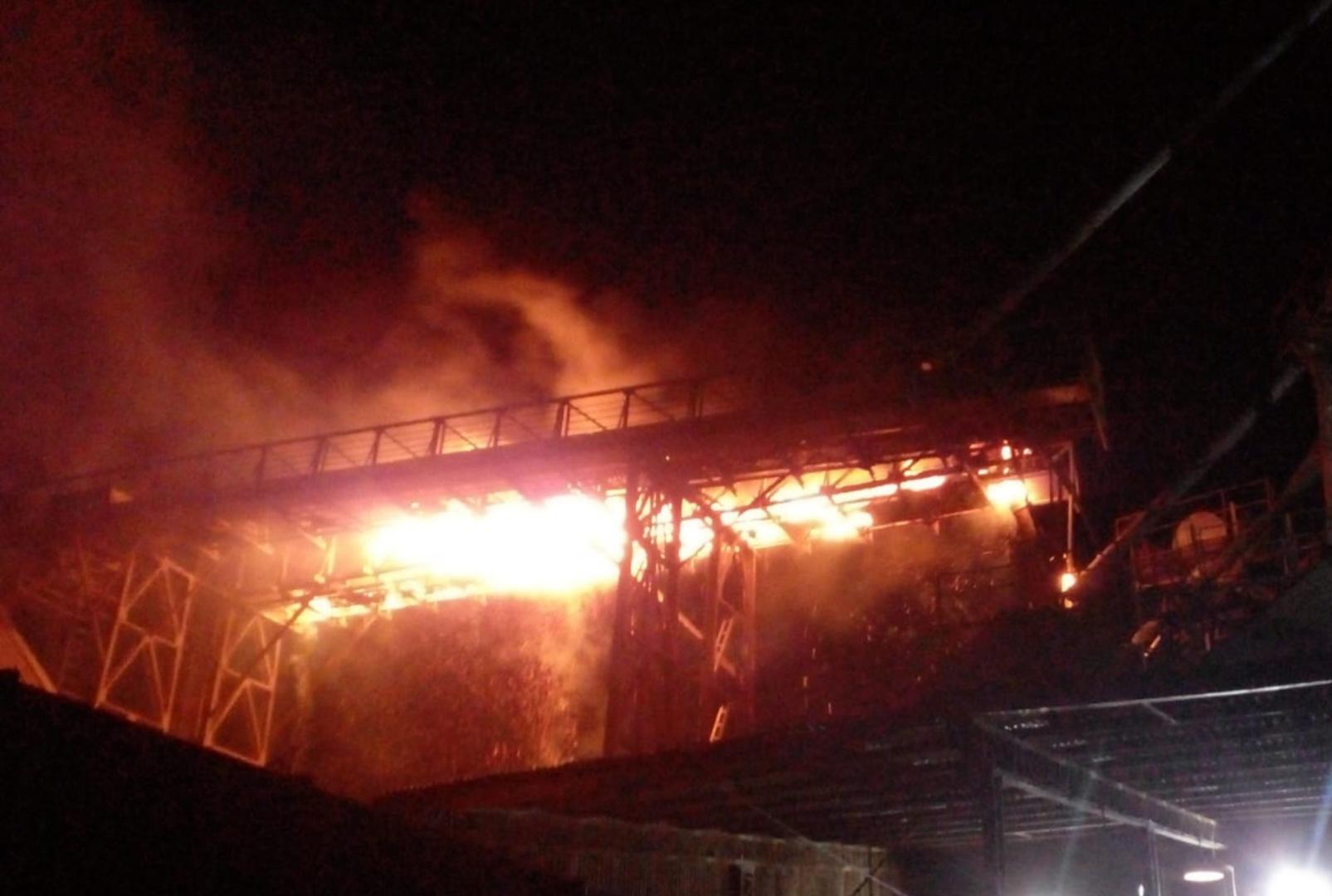 foto de Maringá; incêndio de grandes proporções em indústria no Parque Itaipu