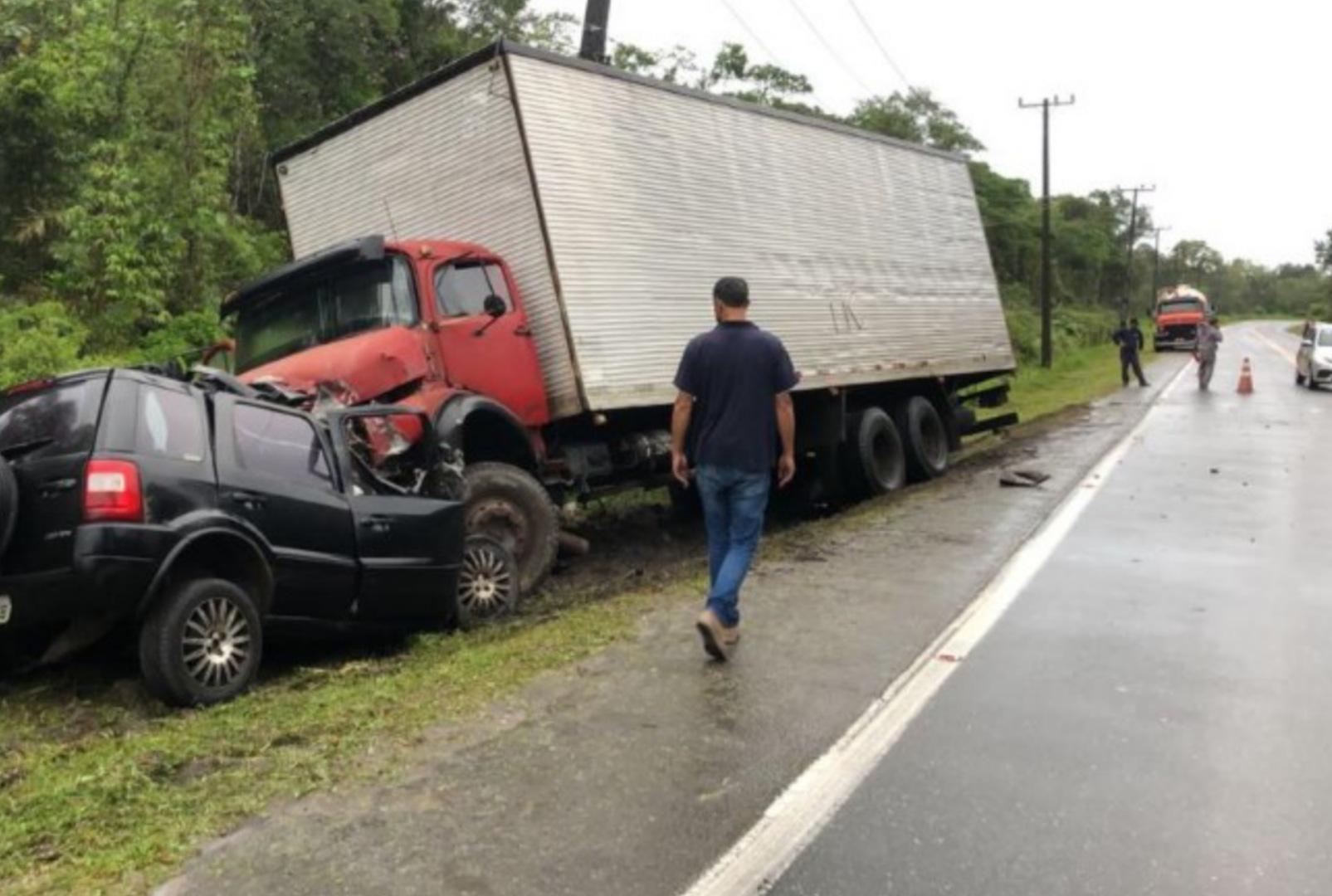 foto de Quatro pessoas morrem em trágico acidente envolvendo veículo com placas de Maringá 