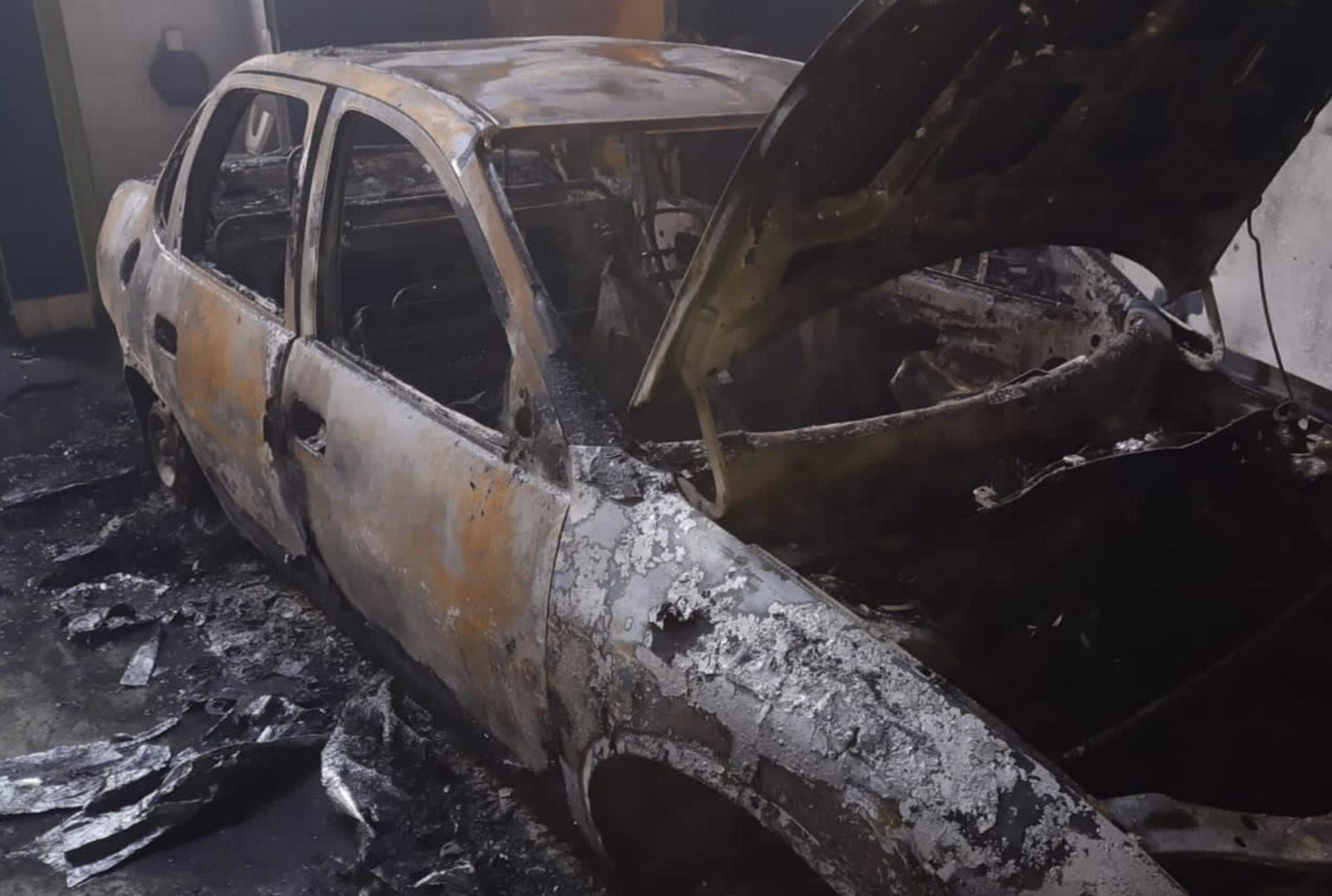 foto de Incêndio destrói auto elétrica na Vila Operária em Maringá