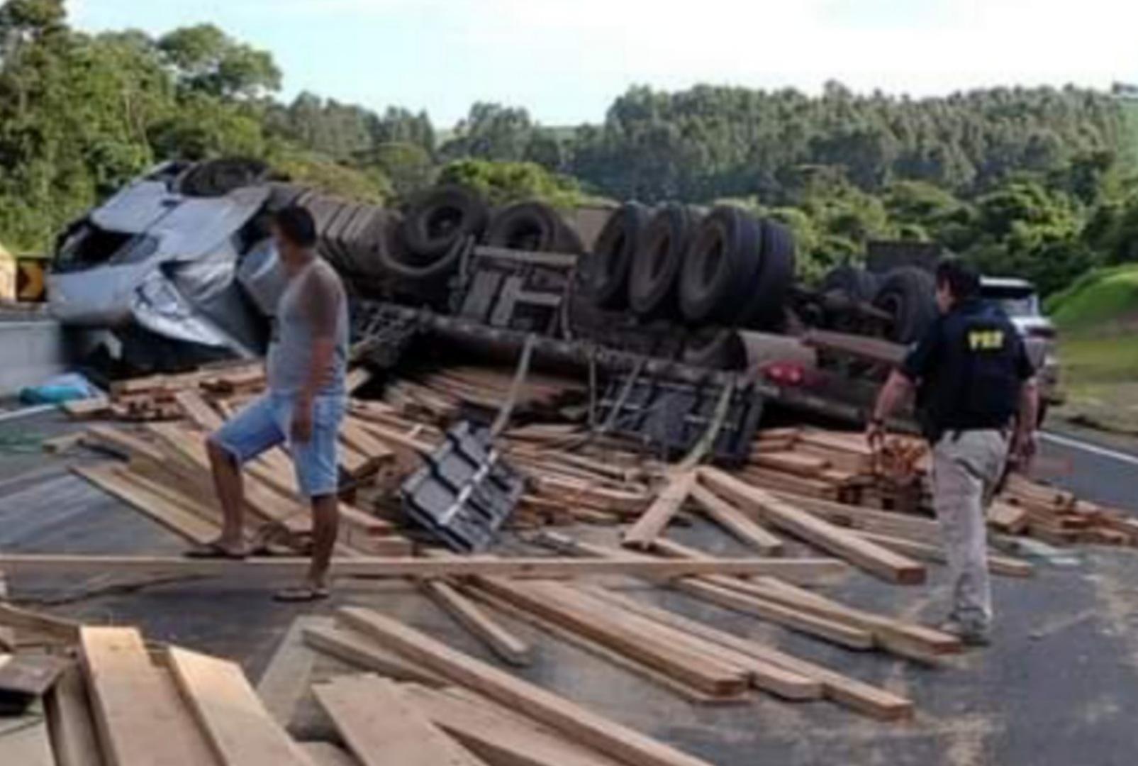 foto de Pai que viajava com filho caminhoneiro morre em trágico acidente na BR-376