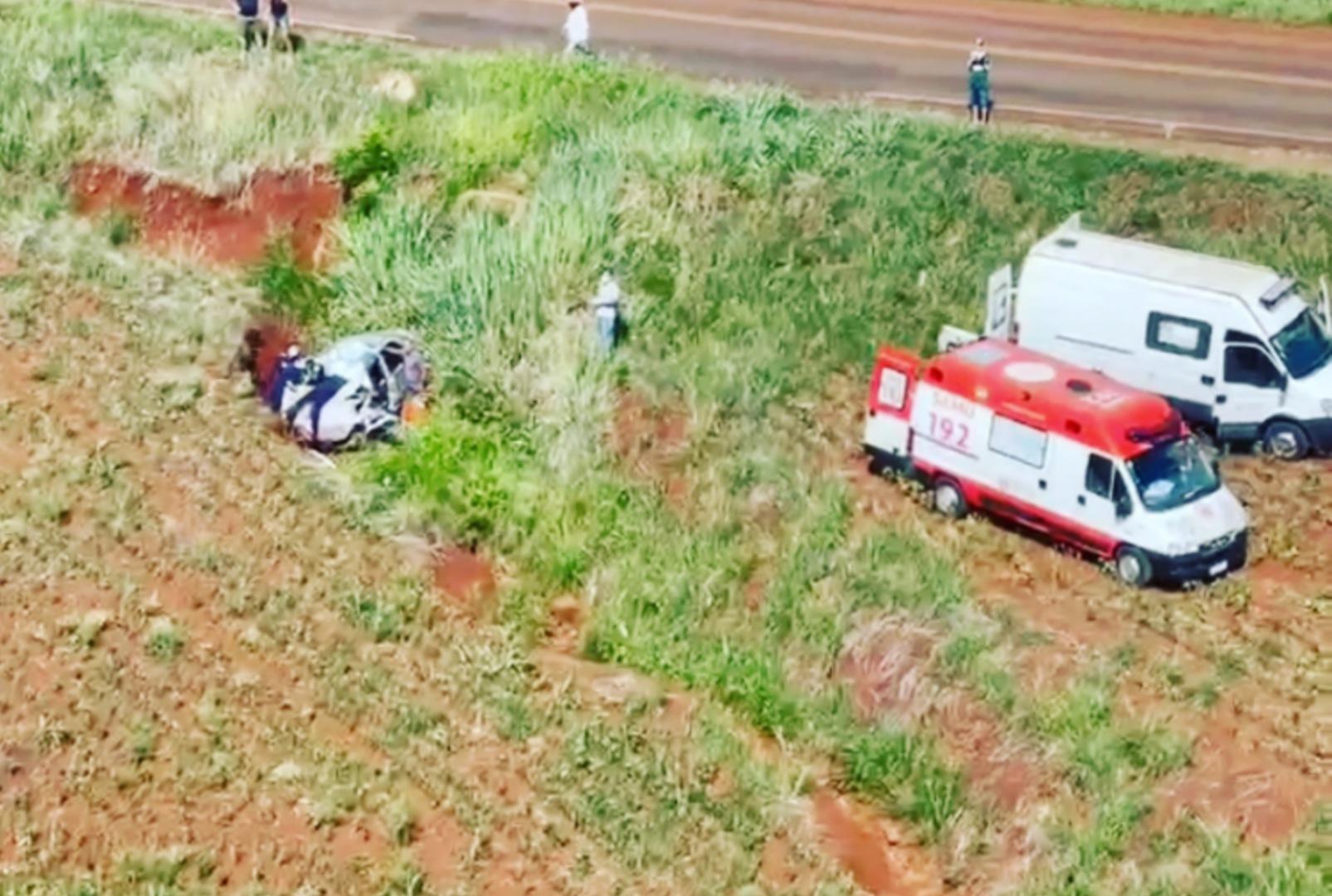 foto de Acidente com veículo que tem placas de Maringá termina em duas mortes e deixa uma pessoa em estado grave na região