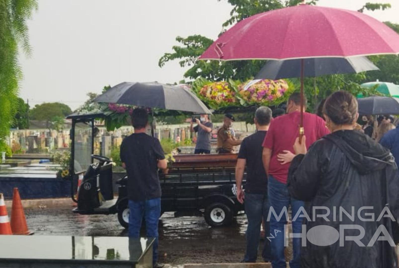 foto de Sepultamento do corpo de Policial Militar de Maringá é marcado por muita tristeza