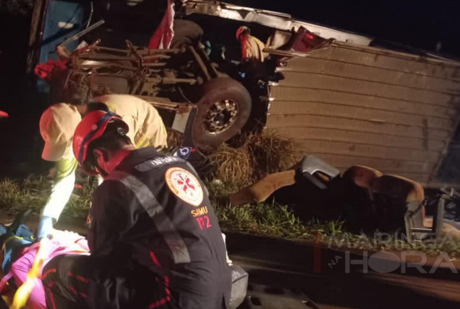 foto de Uma pessoa morre e mais de 20 ficam feridas em grave acidente envolvendo ônibus e caminhonete registrado em rodovia