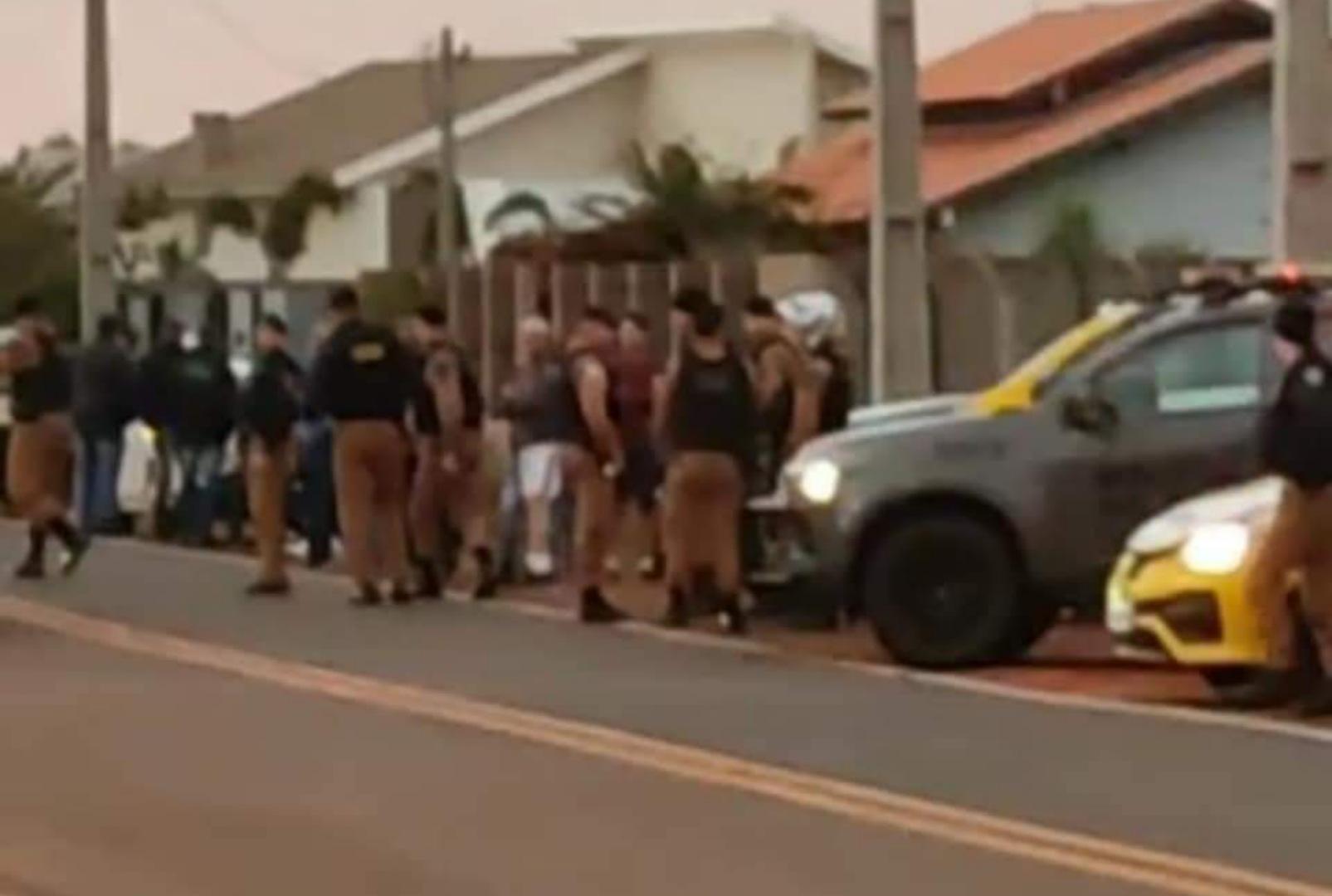 foto de Policiais trocam tiros entre eles e um acaba sendo baleado na cabeça durante desentendimento