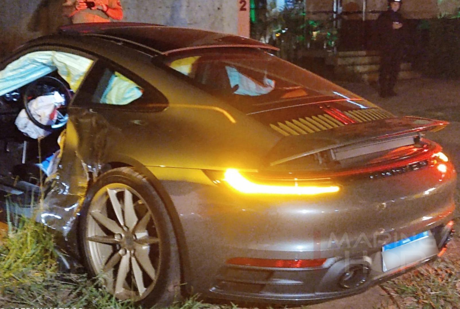 foto de Motorista bate Porsche avaliado em mais de R$ 800 mil contra veículos estacionados em Maringá