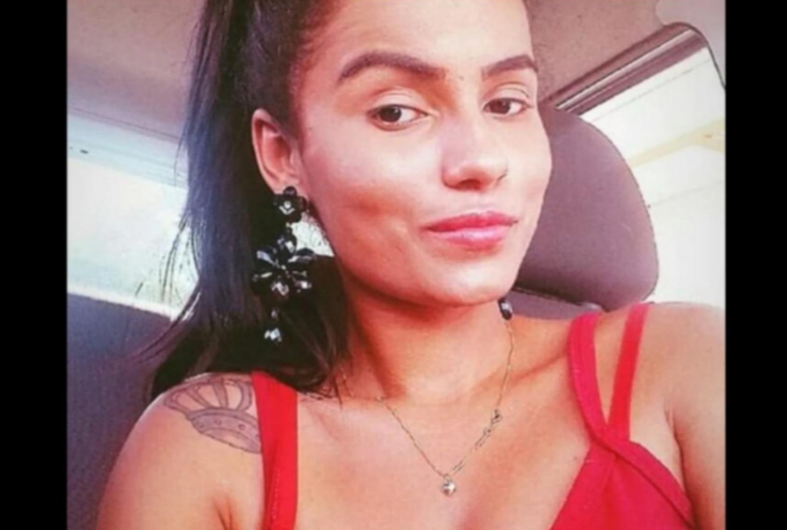 foto de Mulher morre após ser esfaqueada e trancada dentro de quarto em casa por Policial Penal no noroeste do Paraná