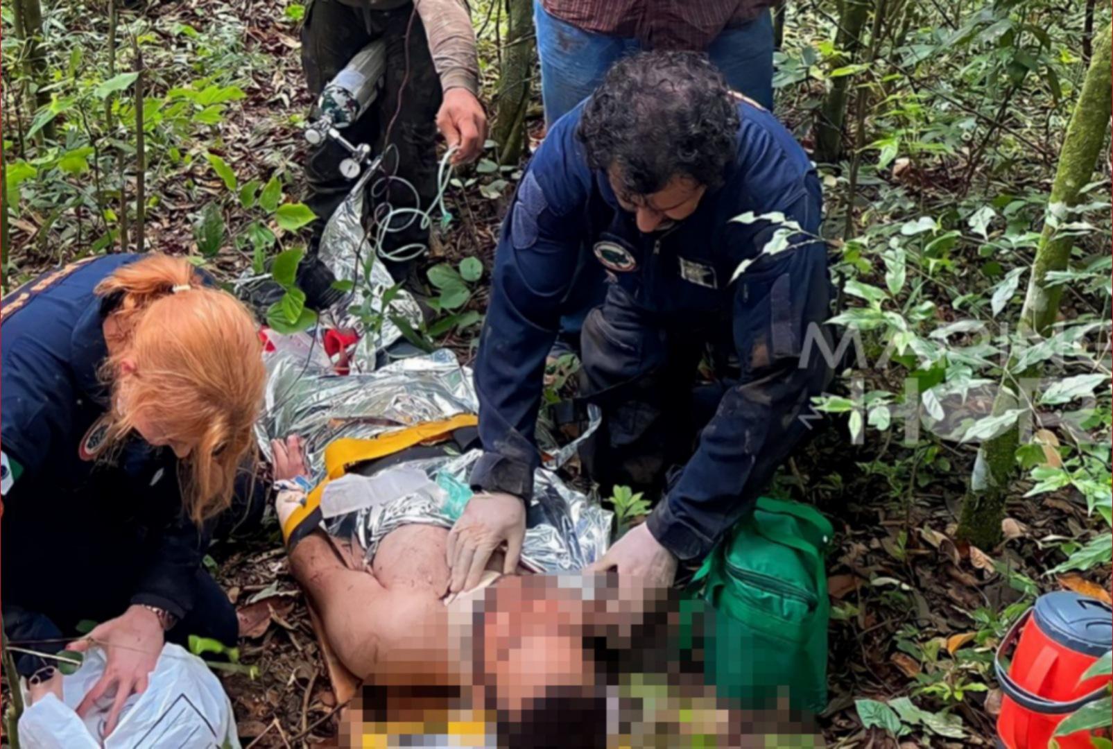 foto de Homem cai no meio da mata e sofre ferimento grave no pescoço e precisa ser resgatado pela equipe Aérea do Samu de Maringá